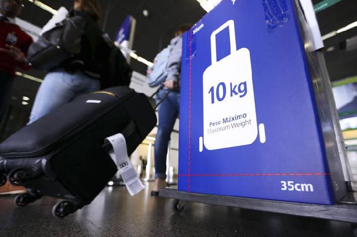 Aéreas terão que explicar mudanças na cobrança de bagagens de mão
