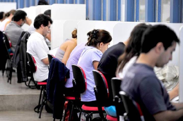 Governo anuncia edital para investir R$ 108 mi em cursinhos populares
