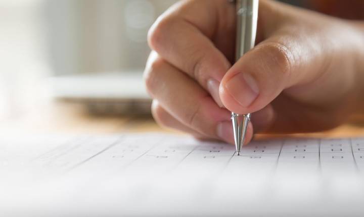 Prefeitura de Jequié lança edital do concurso com 750 vagas e provas marcadas para janeiro de 2026