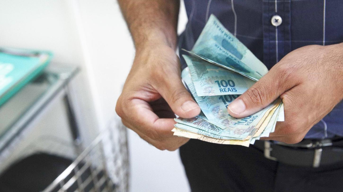 Governo Anuncia NOVO Salário Mínimo Para 2026 – Veja o Valor e Como Isso Afeta o Seu Bolso