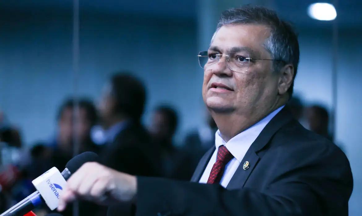 Senado avança para acabar com aposentadoria compulsória de juízes, promotores e militares