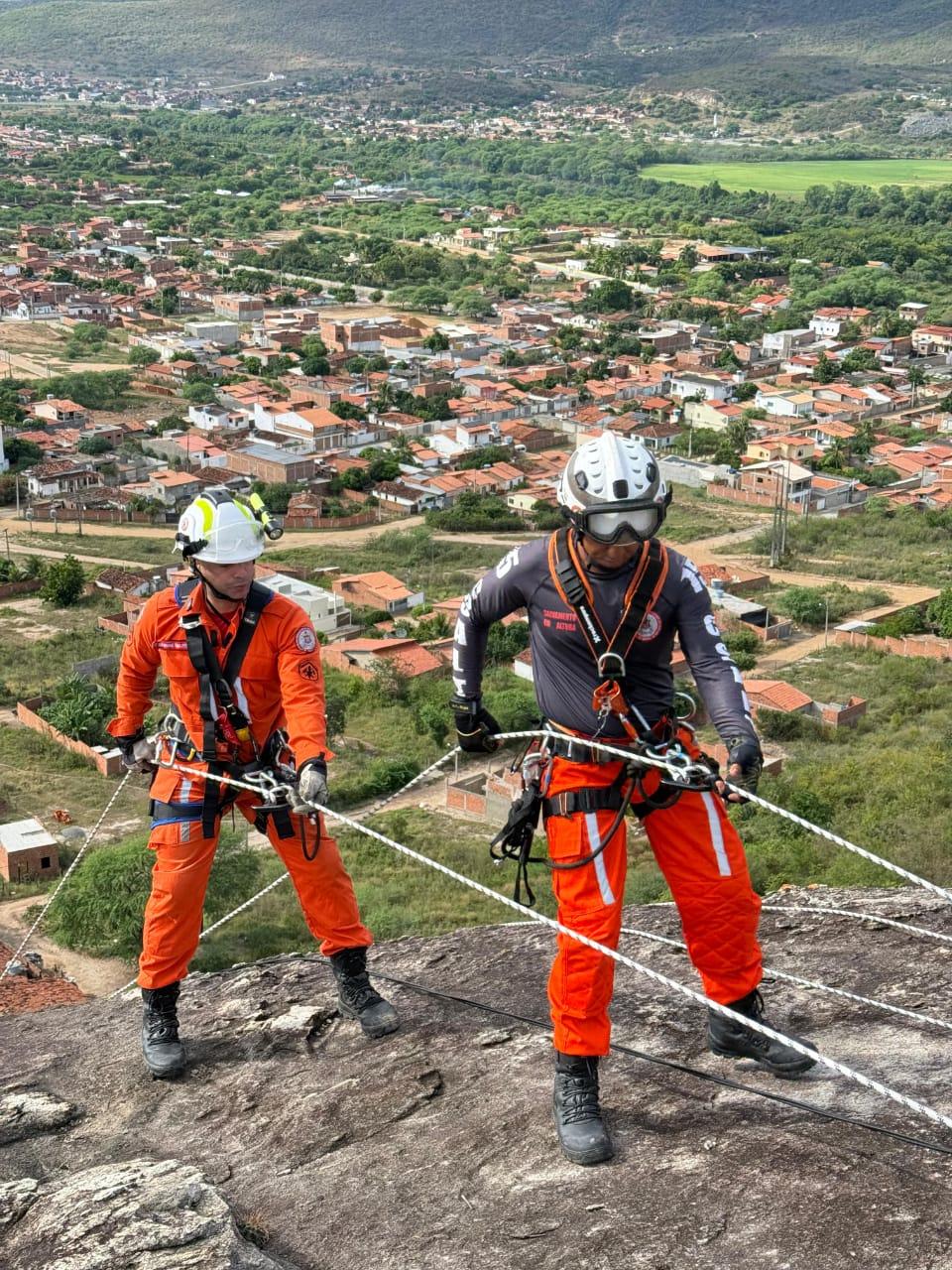 Curso Básico de Salvamento em Altura - CBSALT é iniciado em Jequié 