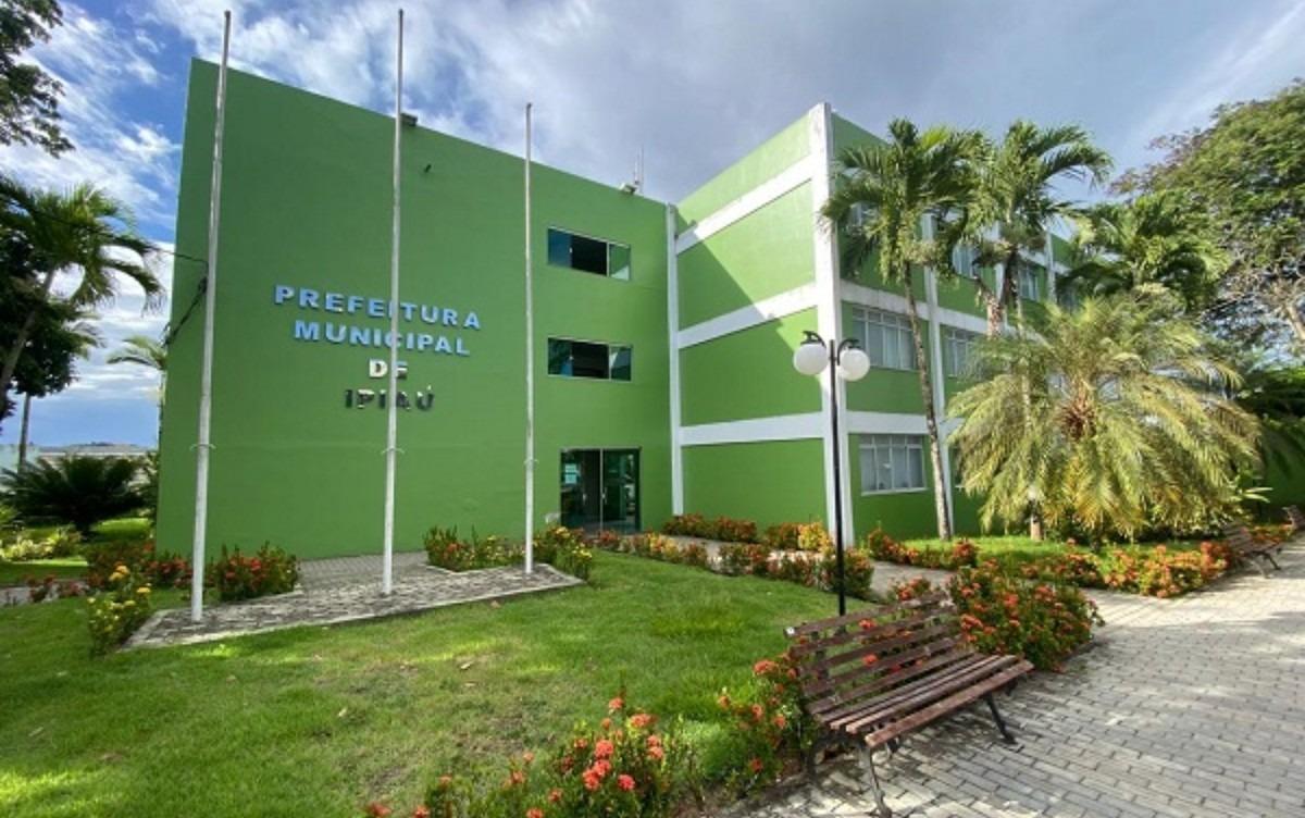 Professores contratados por processo seletivo em Ipiaú cobram pagamento do terço de férias