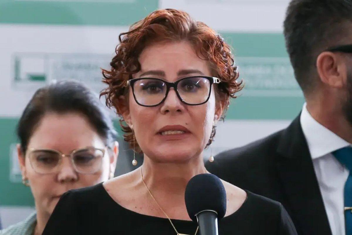 STF determina prisão preventiva de Carla Zambelli