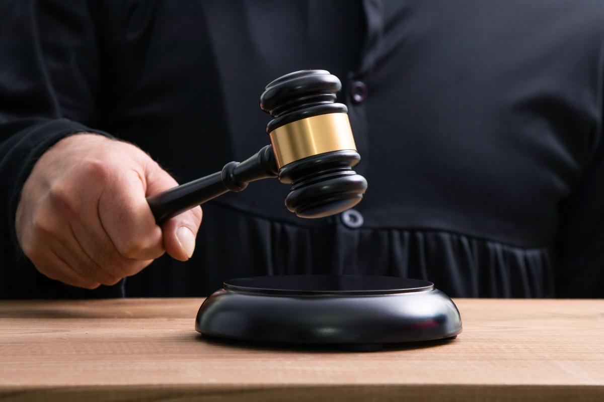 Unilever é condenada a indenizar trabalhadora proibida de usar brincos