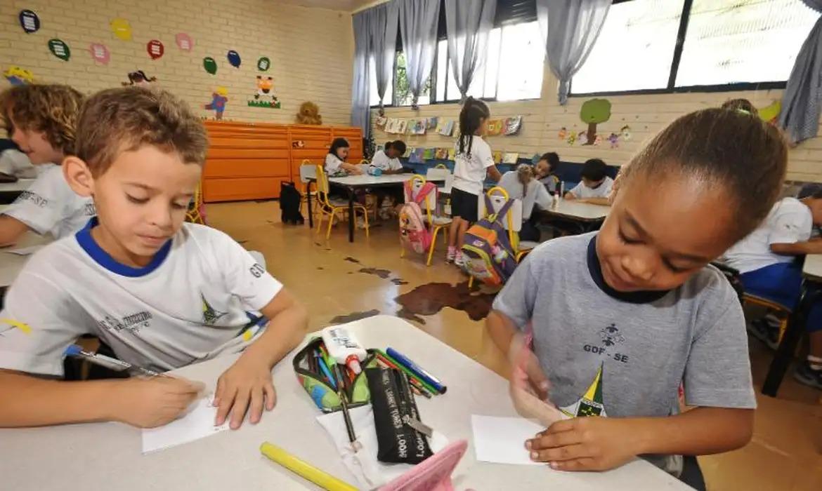 35 horas: resolução institui diretrizes para educação em tempo integral
