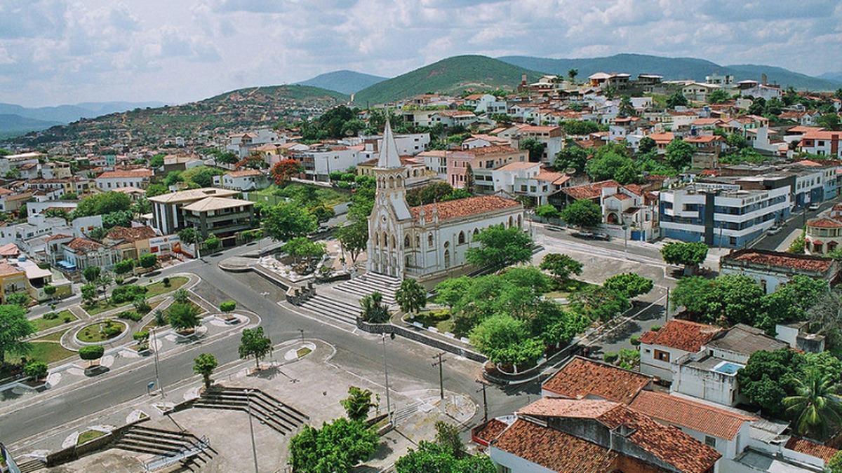 Cai número de famílias dependentes do Bolsa Família em Jequié