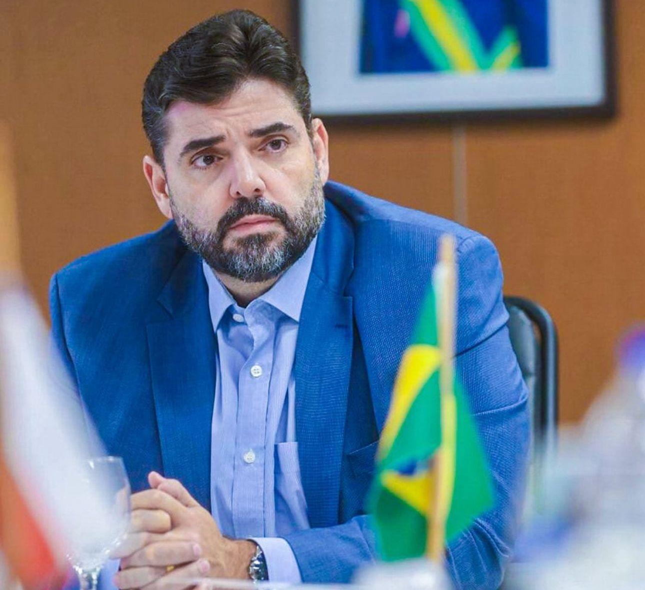 Adolpho Loyola critica ACM Neto pela insistência de usar todos os meios contra o desenvolvimento da Bahia