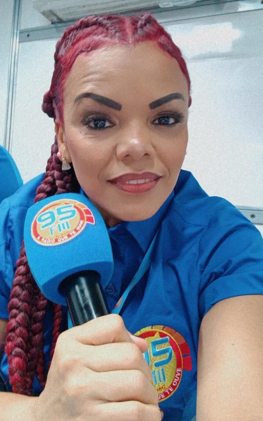 Câmara concede Título de Cidadã Jequieense à locutora Rosângela Sena