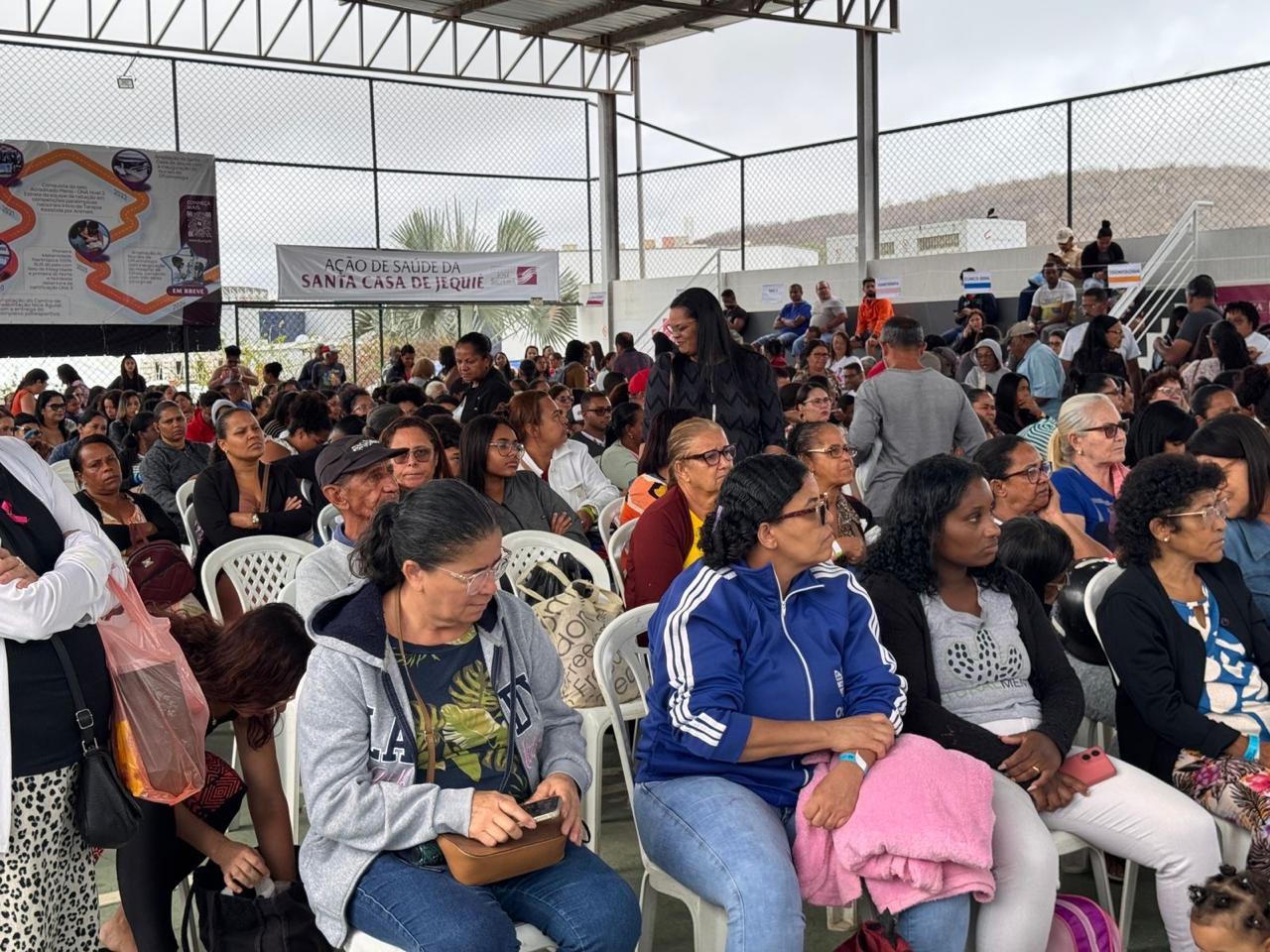 Feira de Saúde do Outubro Rosa mobiliza centenas de atendimentos na Santa Casa de Jequié