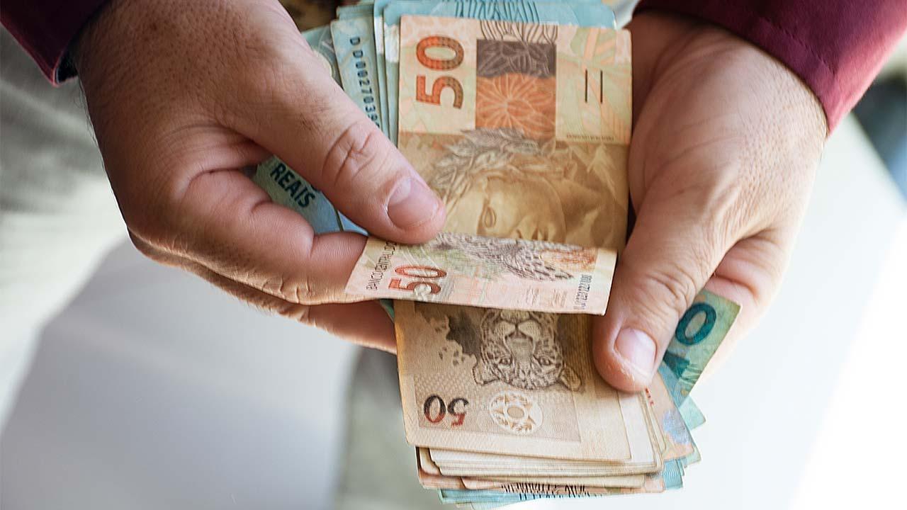 Veja quando cai a primeira parcela e quanto você pode receber em 2025