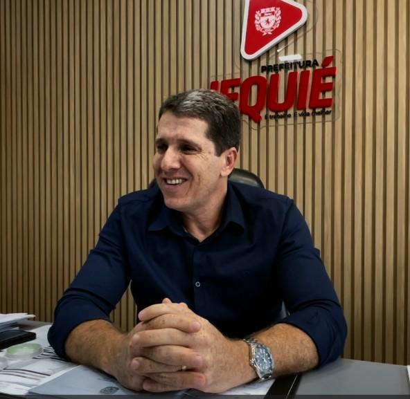 Zé Cocá confirma conversas com Jerônimo e diz que pode anunciar apoio ao governador até janeiro: “Se ele fizer as obras, é justo que eu esteja com ele”