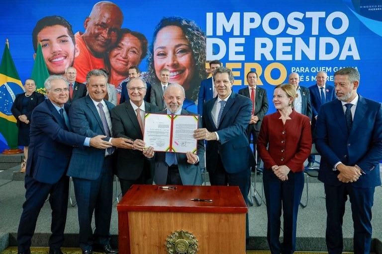 420,9 mil baianos ficam isentos do Imposto de Renda após lei sancionada pelo presidente Lula