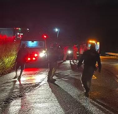 Acidente com Micro-ônibus do TFD de Ipiaú Deixa Dois Mortos e 15 feridos em Irajuba