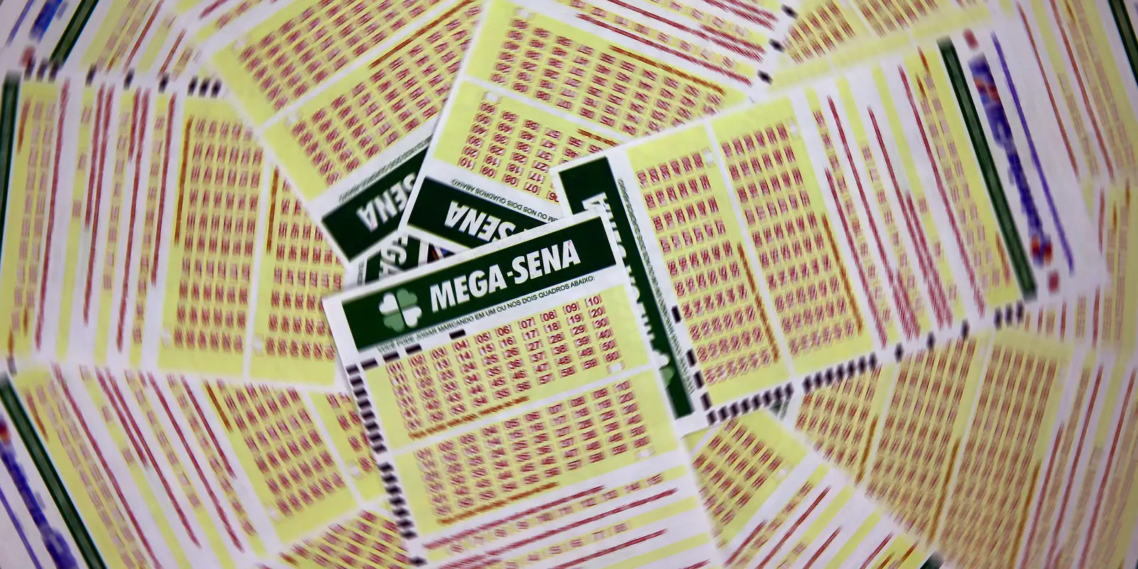 Mega-sena acumula e prêmio principal vai para R$ 130 milhões