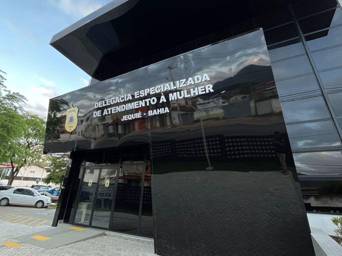 Homem é detido após agredir e ameaçar companheira em Jequié