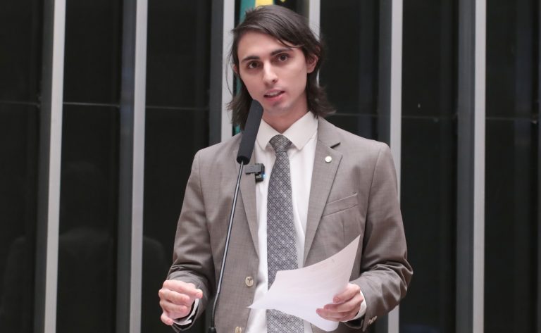 Projeto responsabiliza empresas por danos de inteligência artificial