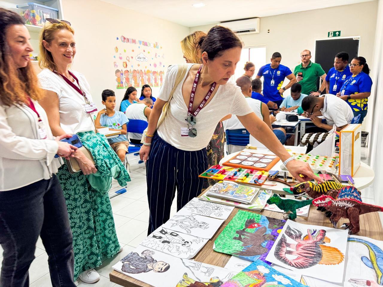 Visita internacional reconhece ações de inclusão na APAE e no Núcleo de Autismo