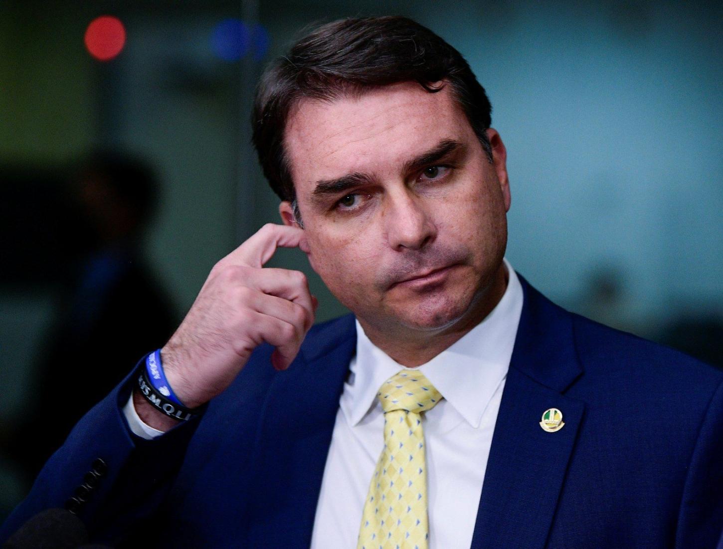 Áudio liga Flávio Bolsonaro a negociação milionária para filme sobre Jair Bolsonaro