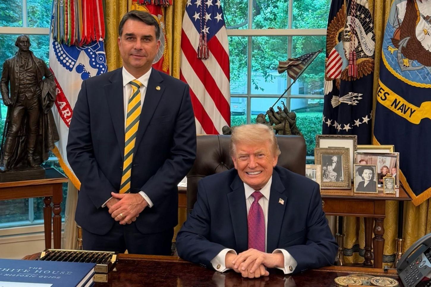 Diplomacia perigosa: Novas tarifas dos EUA atingem o Brasil após encontro polêmico entre Flávio Bolsonaro e Donald Trump