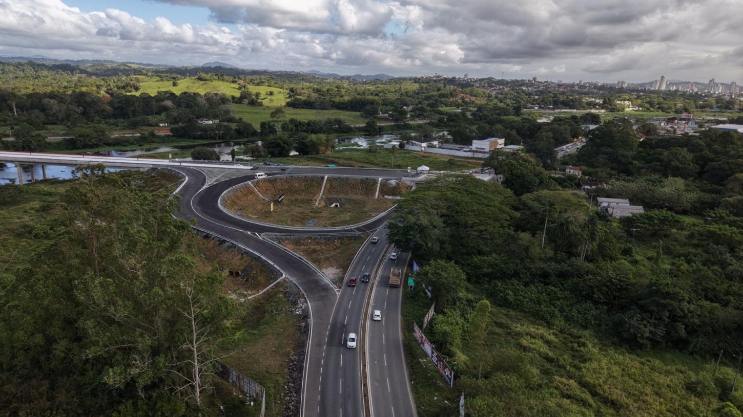Deputado retira placa da BA-649, governo rebate críticas e líder do PT aciona PGE e Conselho de Ética da Alba