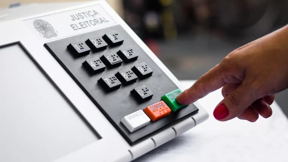 Justiça Eleitoral inicia projeto de treinamento para orientar eleitores sobre o uso da urna eletrônica em Jequié