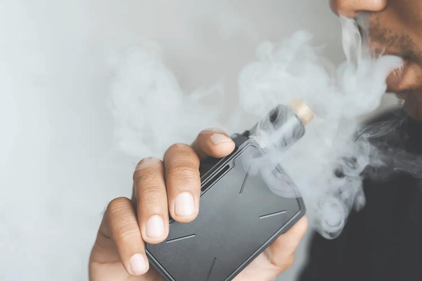 Uso de cigarro eletrônico entre jovens acende alerta para aumento futuro de câncer de boca
