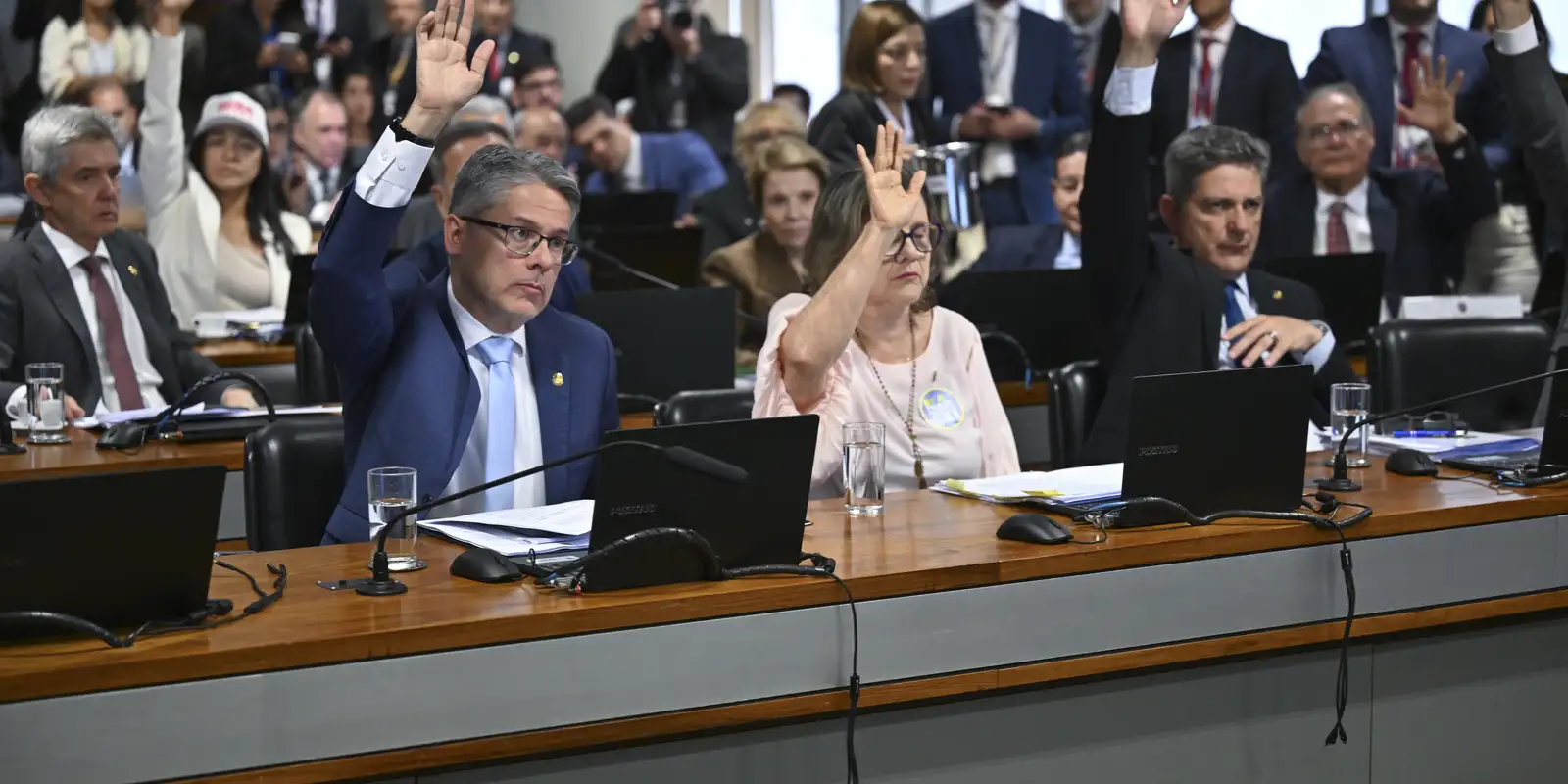 CCJ do Senado aprova texto-base da PEC da Segurança Pública