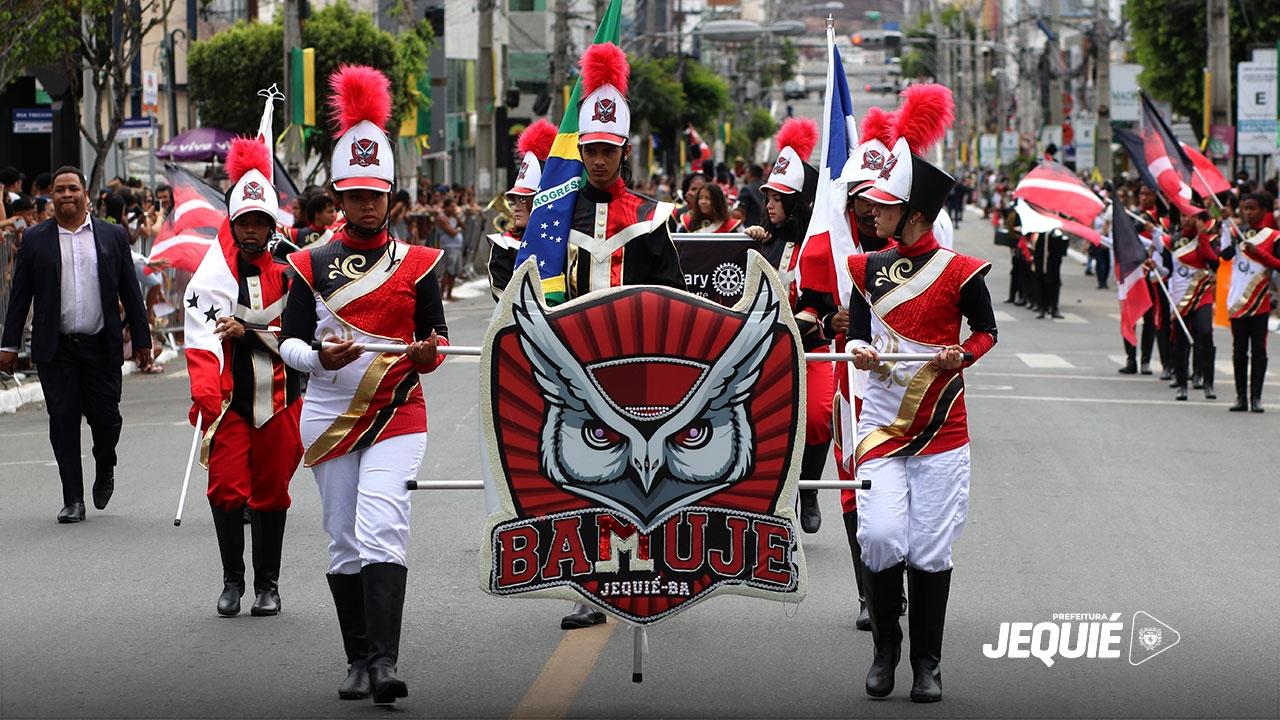 Desfile de 7 de Setembro reúne forças de segurança, escolas e entidades na Avenida Rio Branco, em Jequié