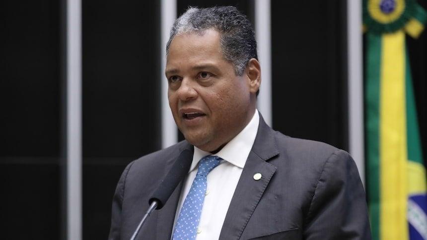Antonio Brito é reconduzido à liderança do PSD e ganha força no debate pela Presidência da Câmara