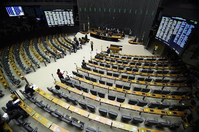Câmara dos deputados registra alta renovação com novos parlamentares eleitos