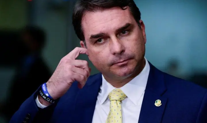 Áudio liga Flávio Bolsonaro a negociação milionária para filme sobre Jair Bolsonaro