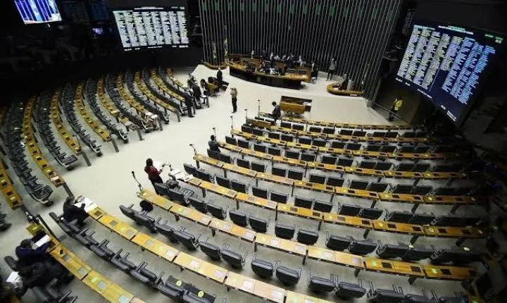 Câmara dos deputados registra alta renovação com novos parlamentares eleitos