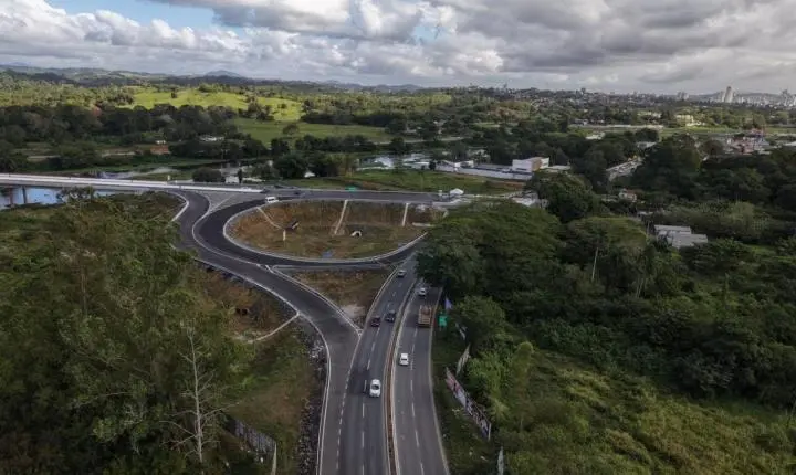 Deputado retira placa da BA-649, governo rebate críticas e líder do PT aciona PGE e Conselho de Ética da Alba