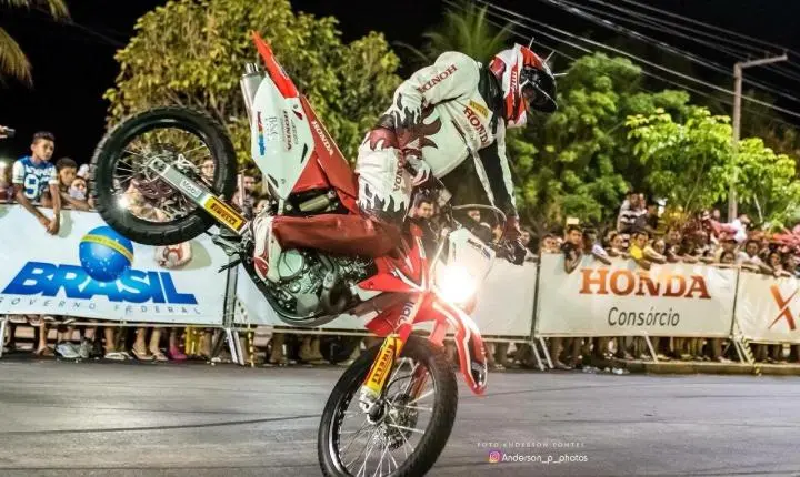 Força & Ação Motoshow leva manobras radicais e show de rock à Praça da Bandeira, em Jequié