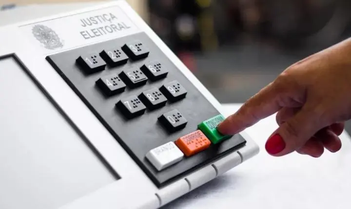 Justiça Eleitoral inicia projeto de treinamento para orientar eleitores sobre o uso da urna eletrônica em Jequié
