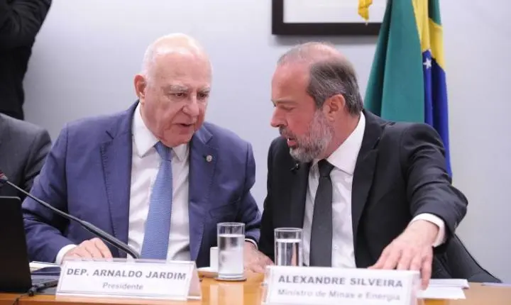 Lei do Combustível do Futuro impulsiona investimentos, avaliam debatedores