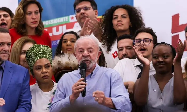 Lula cobra Flávio Bolsonaro sobre apoio ao fim da escala 6x1