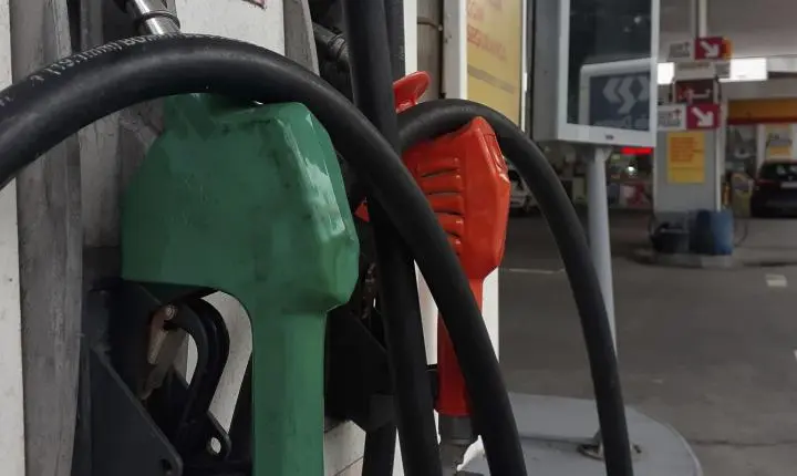 Segunda maior refinaria do país reduz preço da gasolina em 11,3%