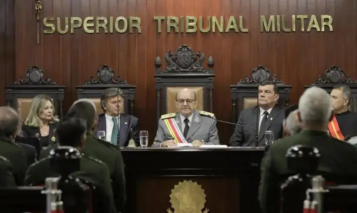 Superior Tribunal Militar marca para 24 de junho julgamento que pode retirar patente militar de Bolsonaro