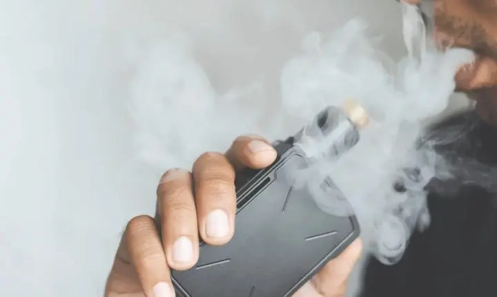 Uso de cigarro eletrônico entre jovens acende alerta para aumento futuro de câncer de boca