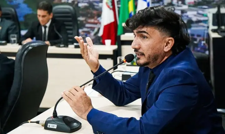 Vereador Aroldo Brito rebate críticas e defende políticas de acolhimento a dependentes químicos em Jequié